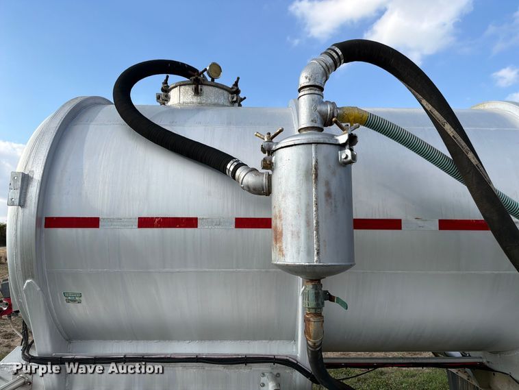 image for item ED5030 1999 Polar vacuum trailer