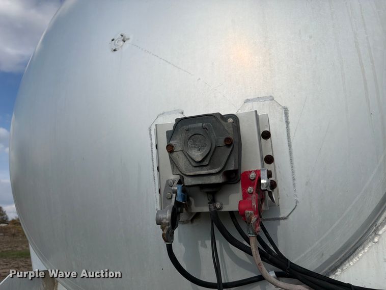 image for item ED5030 1999 Polar vacuum trailer