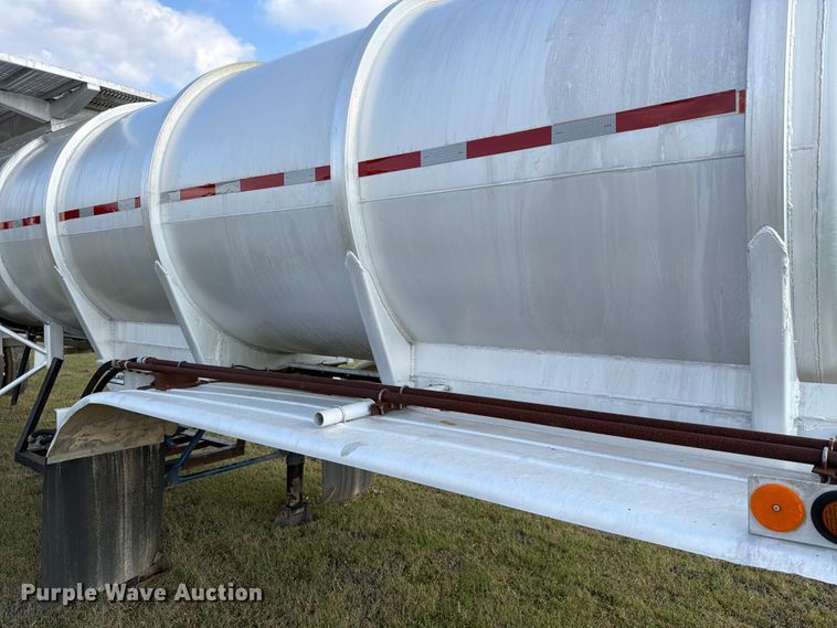 image for item ED5030 1999 Polar vacuum trailer