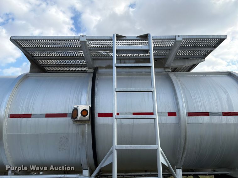 image for item ED5030 1999 Polar vacuum trailer