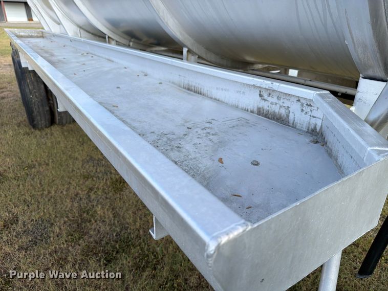 image for item ED5030 1999 Polar vacuum trailer