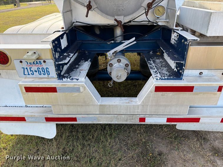 image for item ED5030 1999 Polar vacuum trailer