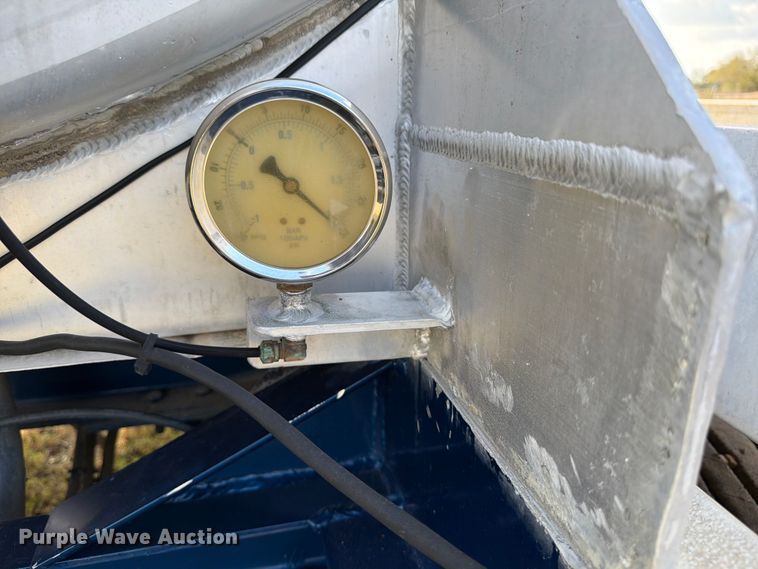 image for item ED5030 1999 Polar vacuum trailer