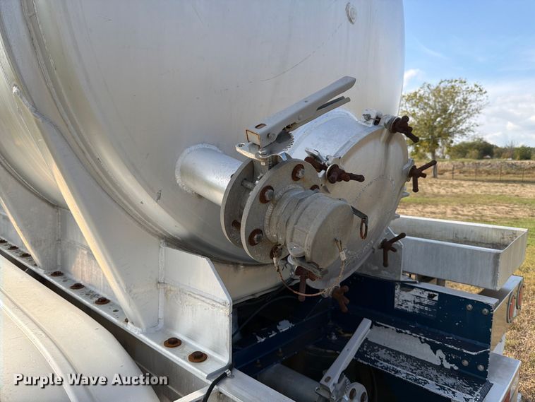 image for item ED5030 1999 Polar vacuum trailer