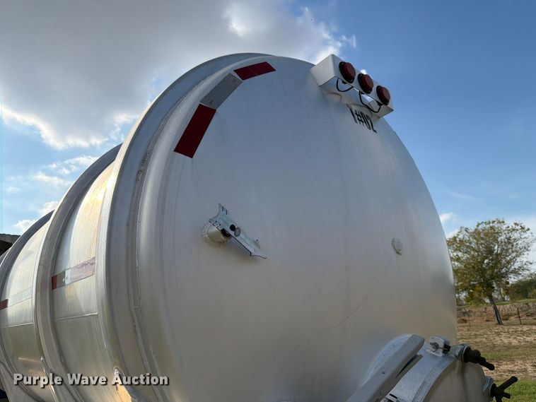 image for item ED5030 1999 Polar vacuum trailer