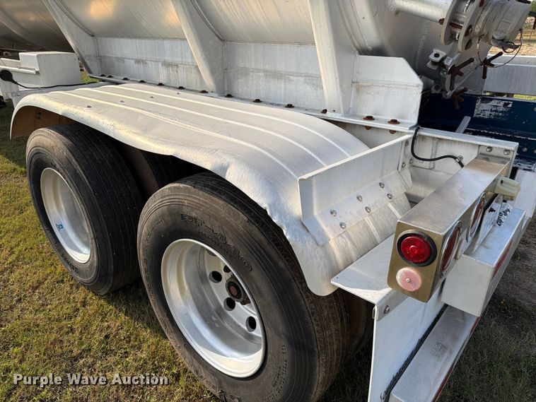 image for item ED5030 1999 Polar vacuum trailer