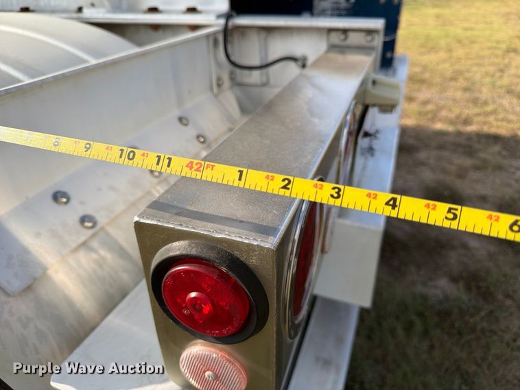 image for item ED5030 1999 Polar vacuum trailer