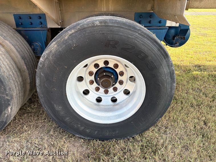 image for item ED5030 1999 Polar vacuum trailer