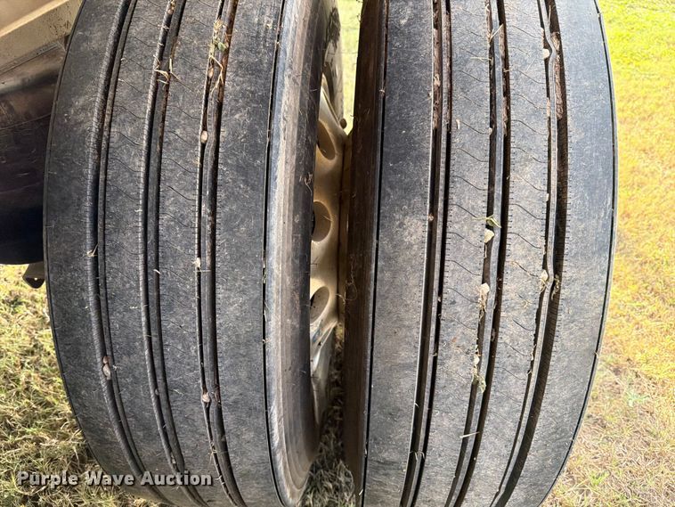 image for item ED5030 1999 Polar vacuum trailer