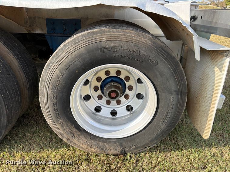 image for item ED5030 1999 Polar vacuum trailer