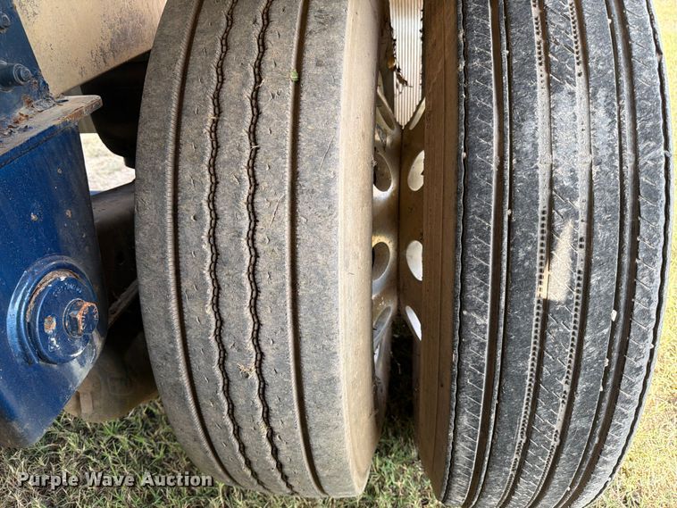 image for item ED5030 1999 Polar vacuum trailer