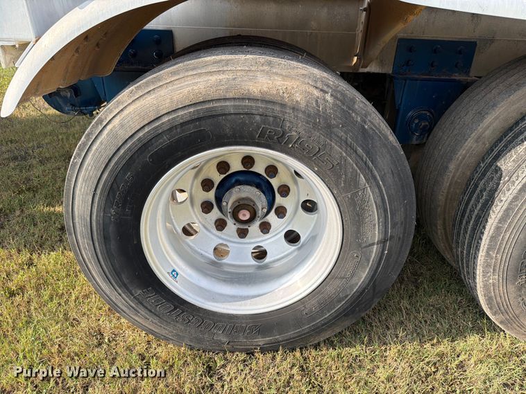 image for item ED5030 1999 Polar vacuum trailer