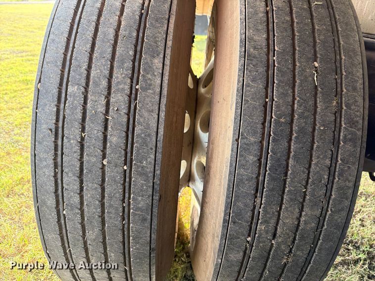 image for item ED5030 1999 Polar vacuum trailer