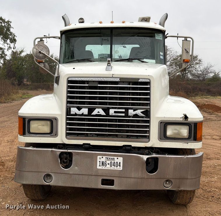 image for item ED5060 2007 Mack CHN613 semi truck
