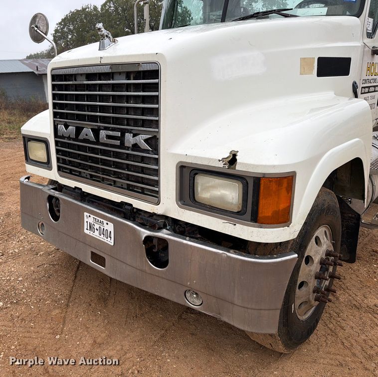 image for item ED5060 2007 Mack CHN613 semi truck