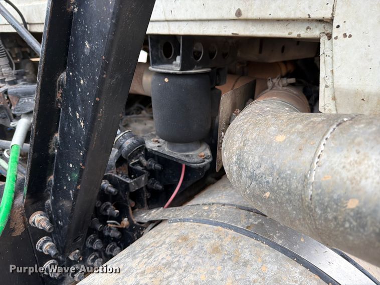 image for item ED5060 2007 Mack CHN613 semi truck