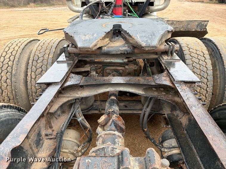 image for item ED5060 2007 Mack CHN613 semi truck