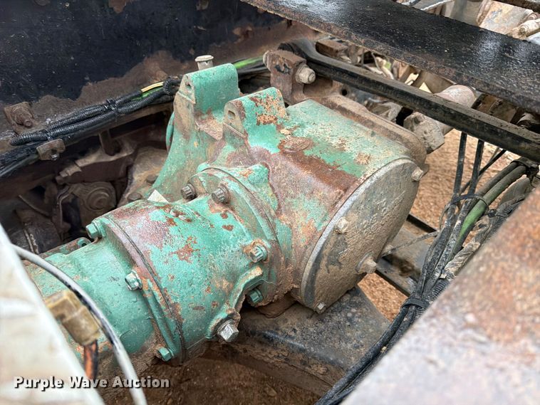 image for item ED5060 2007 Mack CHN613 semi truck