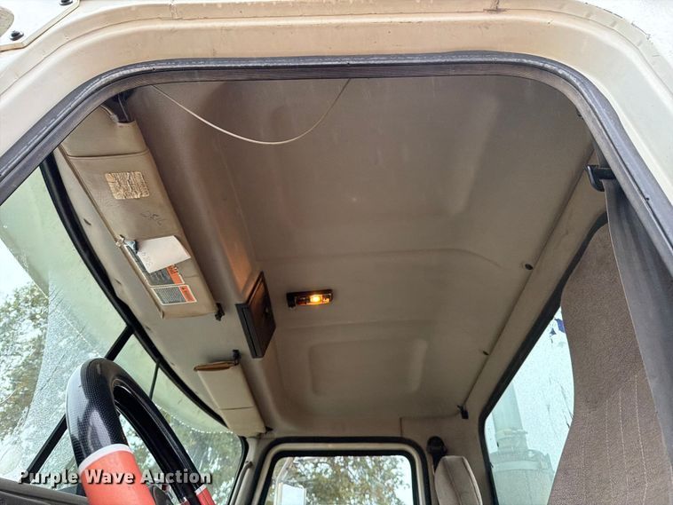 image for item ED5060 2007 Mack CHN613 semi truck