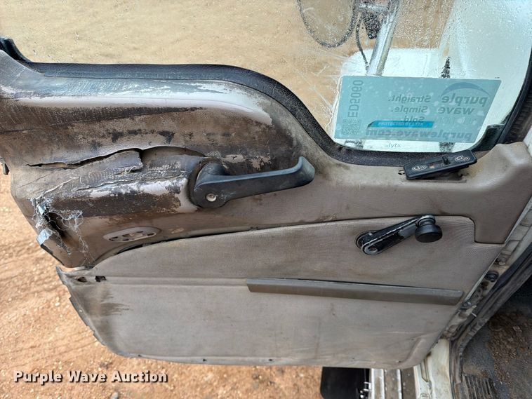 image for item ED5060 2007 Mack CHN613 semi truck