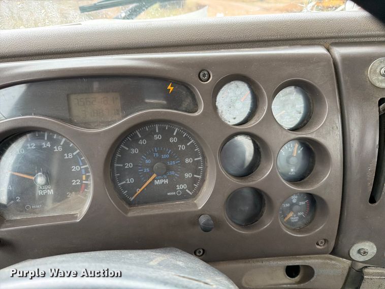 image for item ED5060 2007 Mack CHN613 semi truck