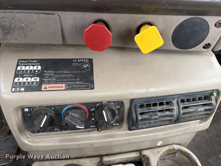 image for item ED5060 2007 Mack CHN613 semi truck