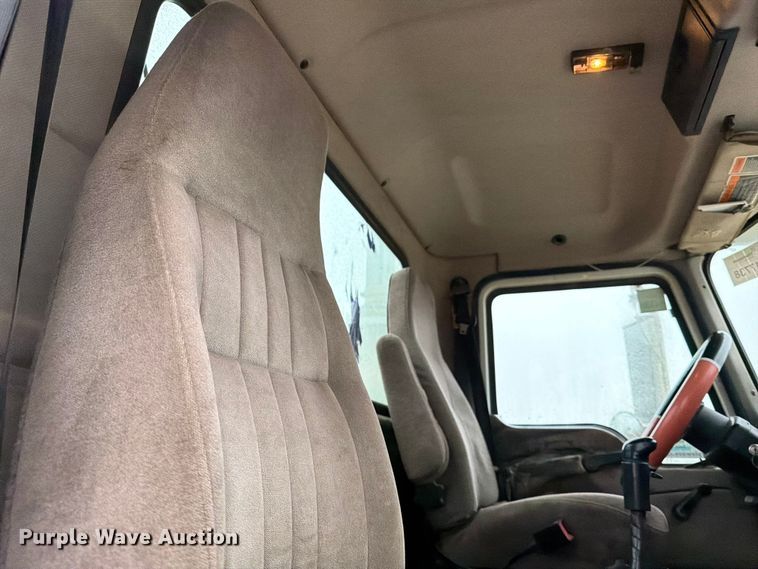 image for item ED5060 2007 Mack CHN613 semi truck