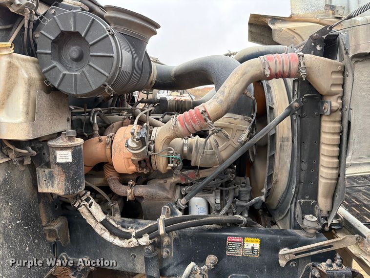 image for item ED5060 2007 Mack CHN613 semi truck