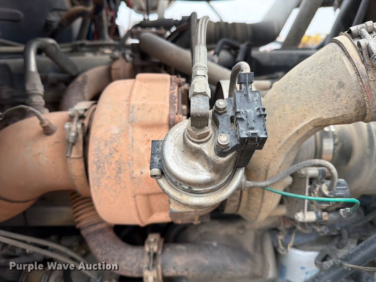 image for item ED5060 2007 Mack CHN613 semi truck