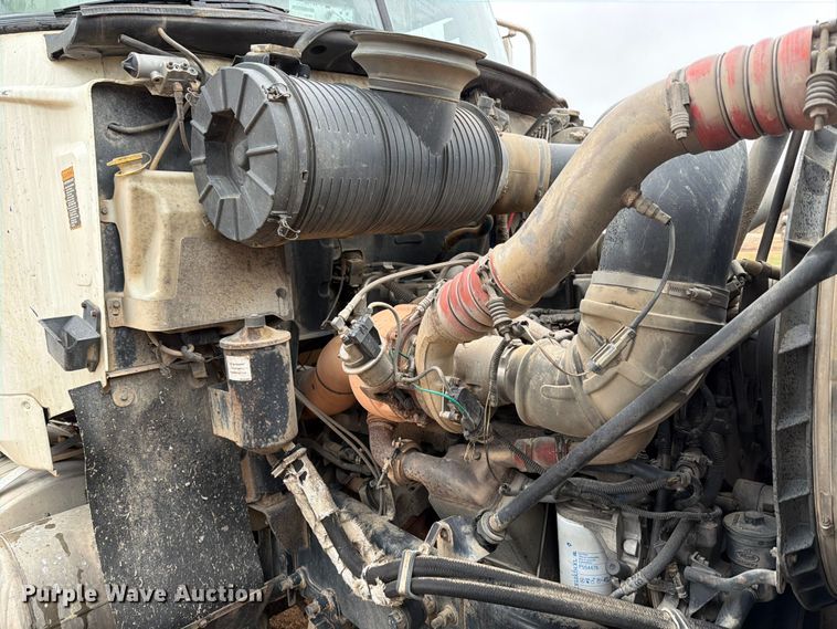 image for item ED5060 2007 Mack CHN613 semi truck