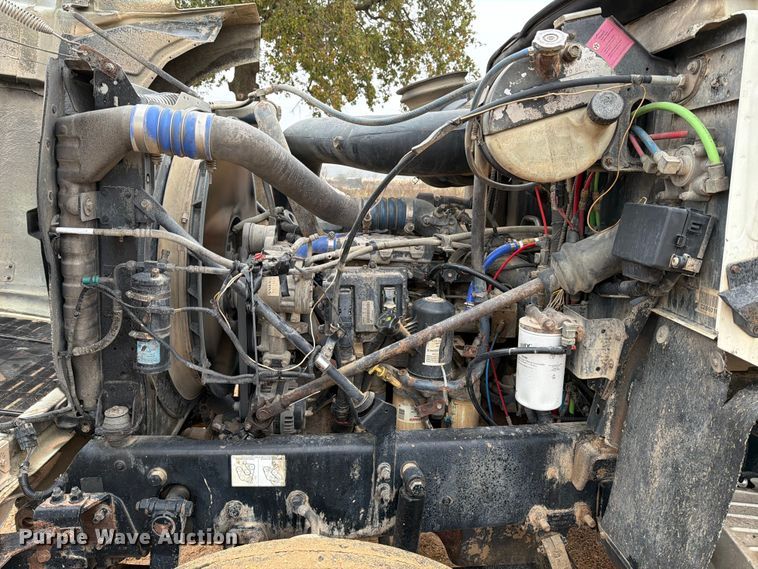 image for item ED5060 2007 Mack CHN613 semi truck