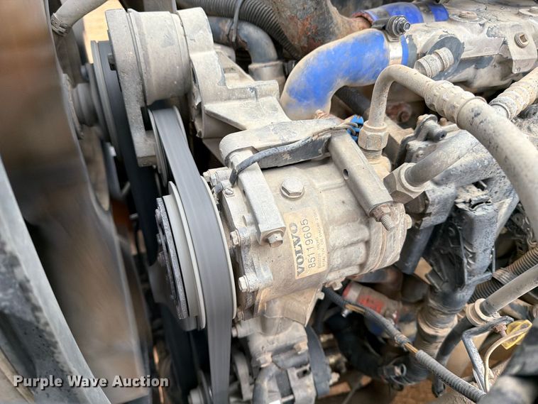 image for item ED5060 2007 Mack CHN613 semi truck