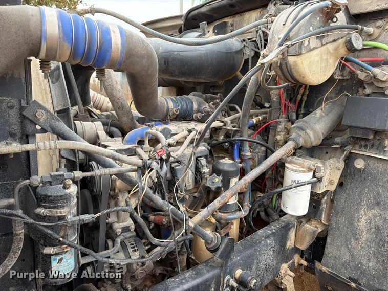 image for item ED5060 2007 Mack CHN613 semi truck