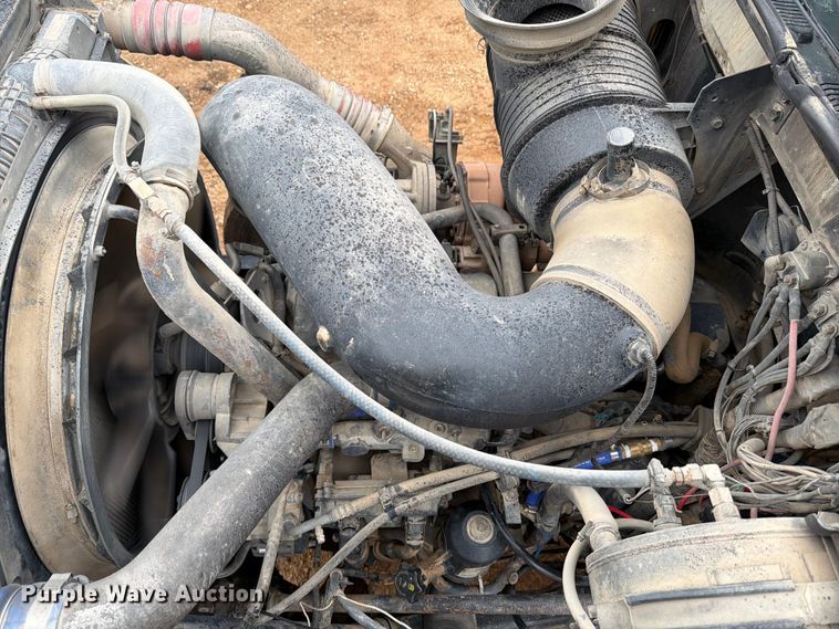 image for item ED5060 2007 Mack CHN613 semi truck