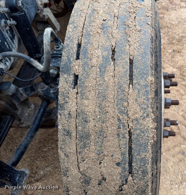 image for item ED5060 2007 Mack CHN613 semi truck