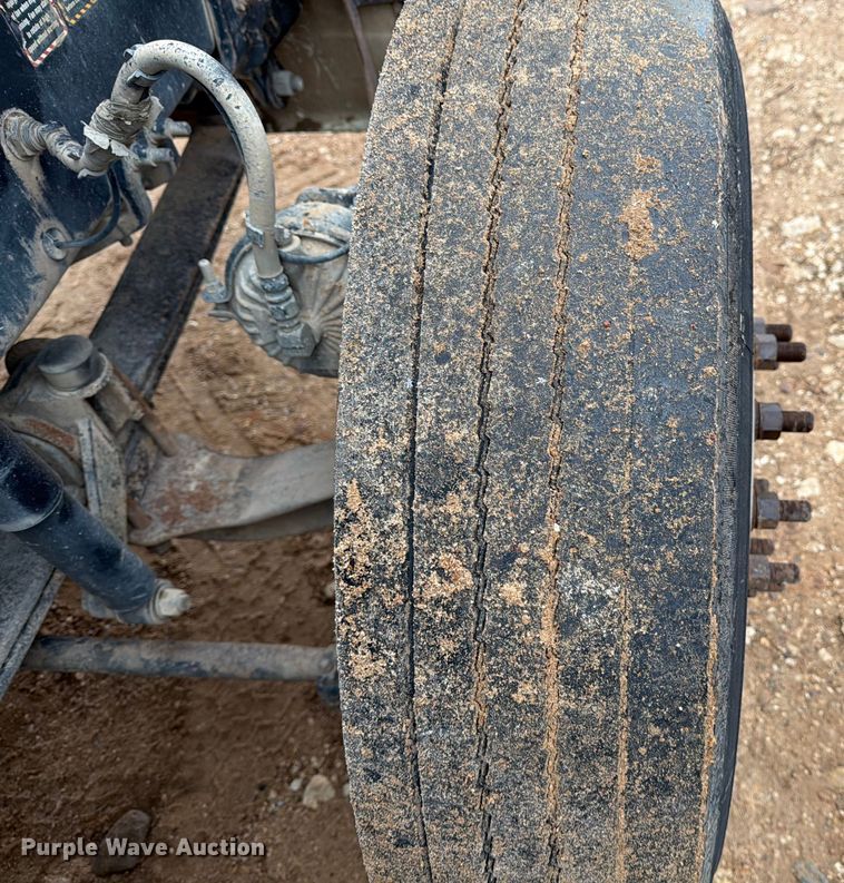 image for item ED5060 2007 Mack CHN613 semi truck