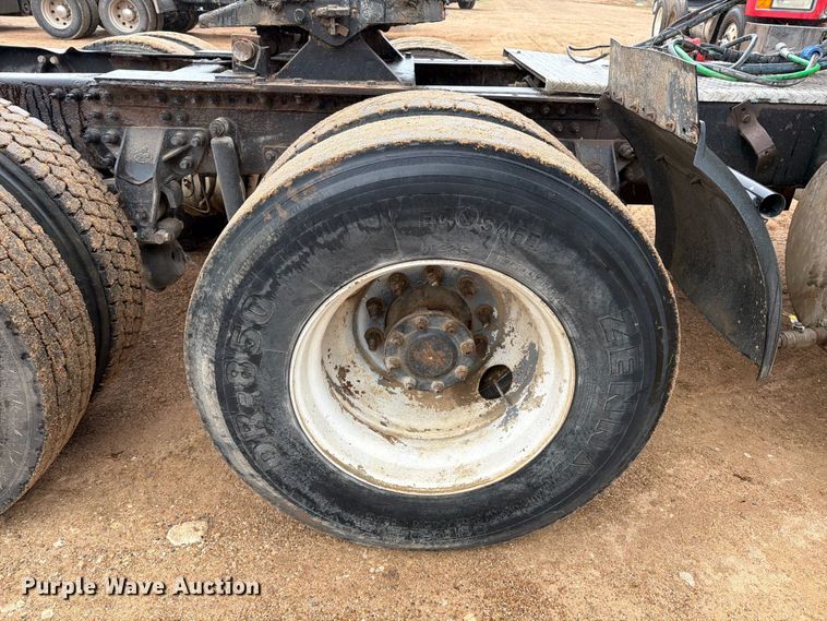 image for item ED5060 2007 Mack CHN613 semi truck