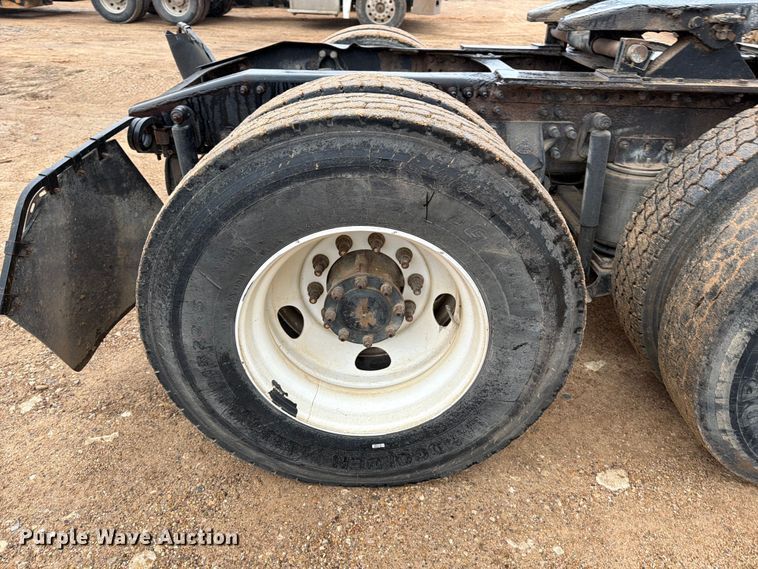 image for item ED5060 2007 Mack CHN613 semi truck