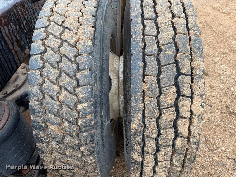 image for item ED5060 2007 Mack CHN613 semi truck