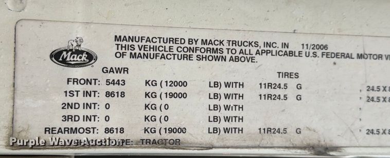 image for item ED5060 2007 Mack CHN613 semi truck