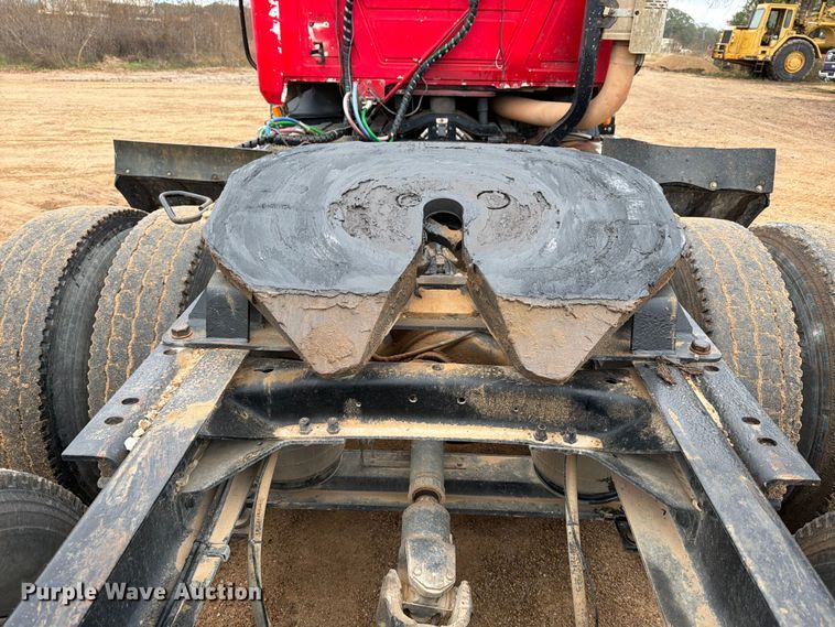 image for item ED5061 2000 Mack CH613 semi truck