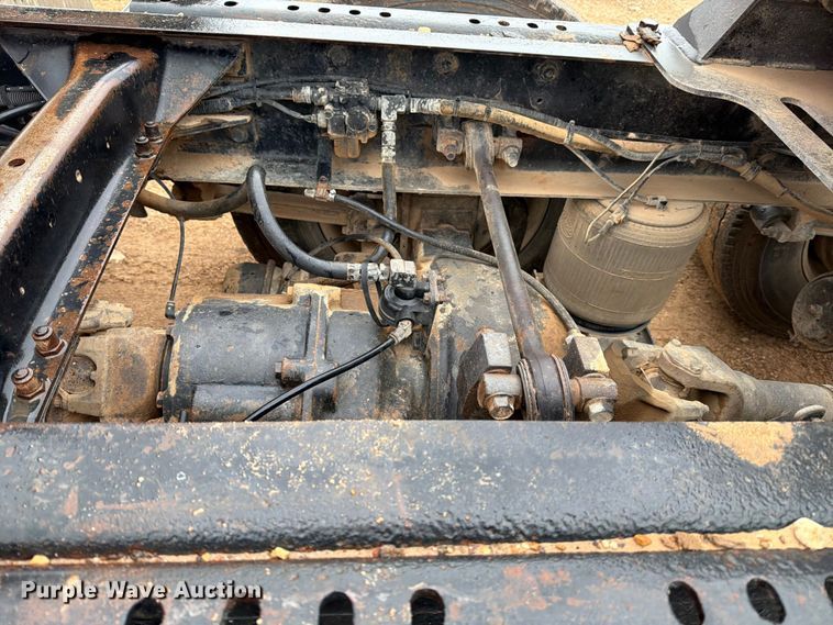 image for item ED5061 2000 Mack CH613 semi truck