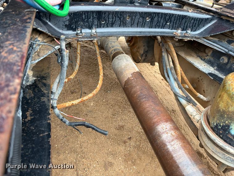 image for item ED5061 2000 Mack CH613 semi truck