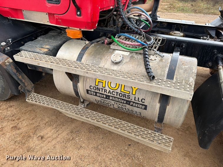 image for item ED5061 2000 Mack CH613 semi truck