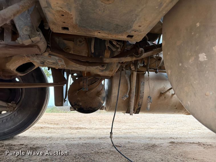 image for item ED5061 2000 Mack CH613 semi truck