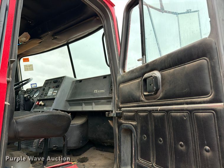 image for item ED5061 2000 Mack CH613 semi truck