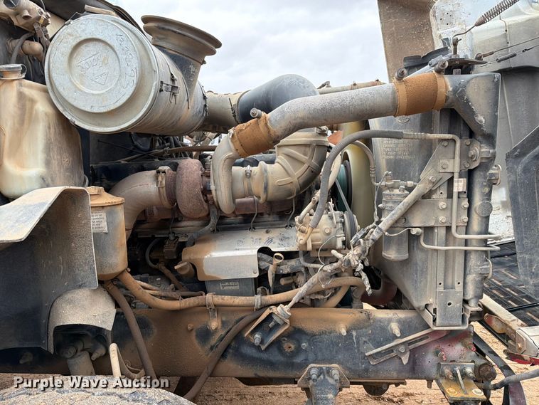 image for item ED5061 2000 Mack CH613 semi truck