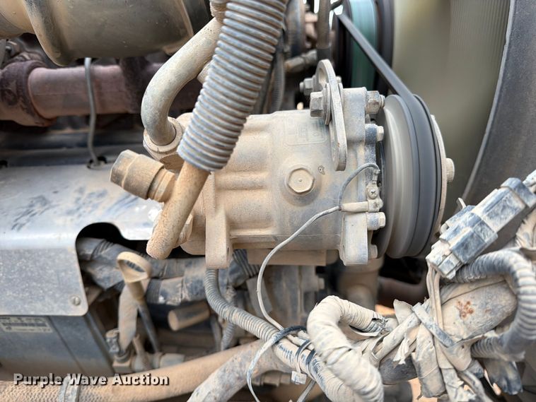 image for item ED5061 2000 Mack CH613 semi truck