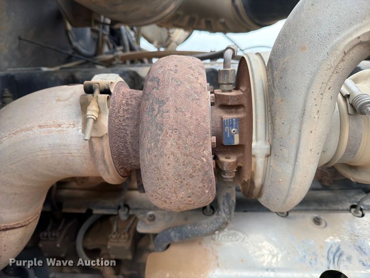 image for item ED5061 2000 Mack CH613 semi truck