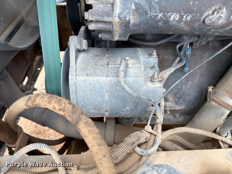 image for item ED5061 2000 Mack CH613 semi truck